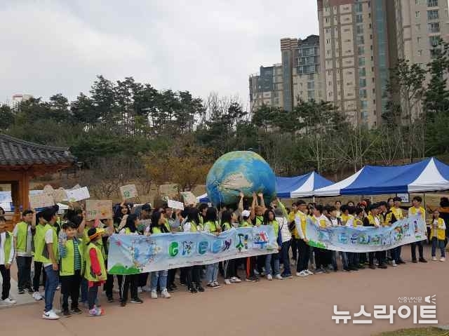 화성시 지구의 날 거리 행진 캠페인 모습