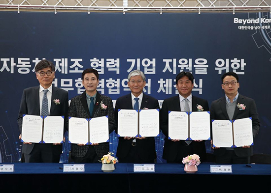서철모 화성시장 페이스북 발췌 - 왼쪽부터 양우석 홍익대학교 총장, 서철모 화성시장, 정동희 한국산업기술시험원장, 백재원 한국첨단자동차기술협회장, 유제명 현대자동차 자율주행시뮬레이션리서치랩 연구위원