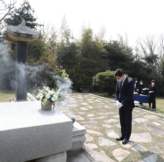 서철모 화성시장 참배 모습