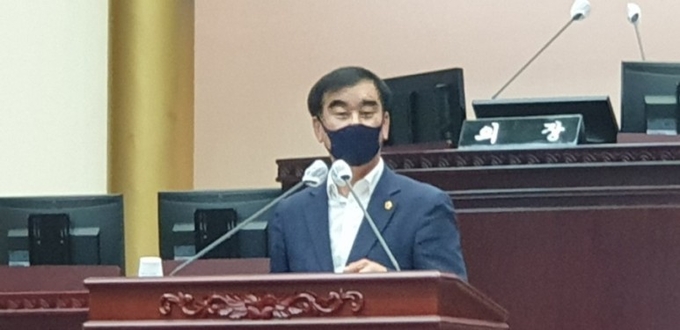 지난 2년간 경기도의회 더불어민주당 대표의원으로 달려온 염종현(부천1) 대표의원 ⓒ뉴스라이트