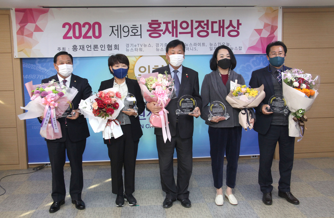 올해 수원시의회 ‘제9회 홍재의정대상’ 수상자들 ⓒ뉴스라이트