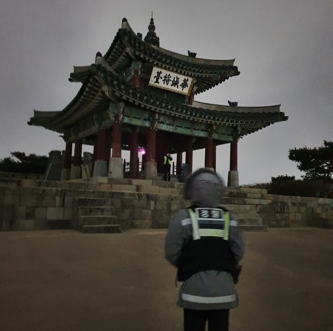 해맞이객 없이 조용한 해돋이 명소 '서장대'의 새해 아침 ⓒ뉴스라이트