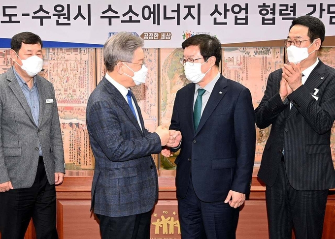 경기도-수원시 수소에너지 산업 협력 간담회 = 염태영 수원시장 페이스북 발췌 ⓒ뉴스라이트