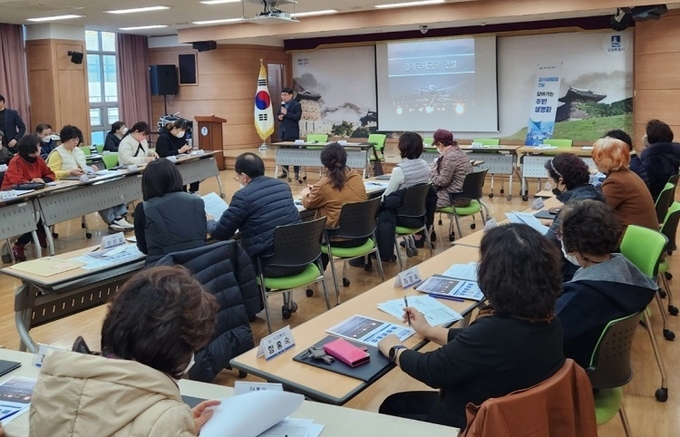 경기국제공항 건설사업 "찾아가는 주민설명회" 진행 현장 (사진 제공=수원시)