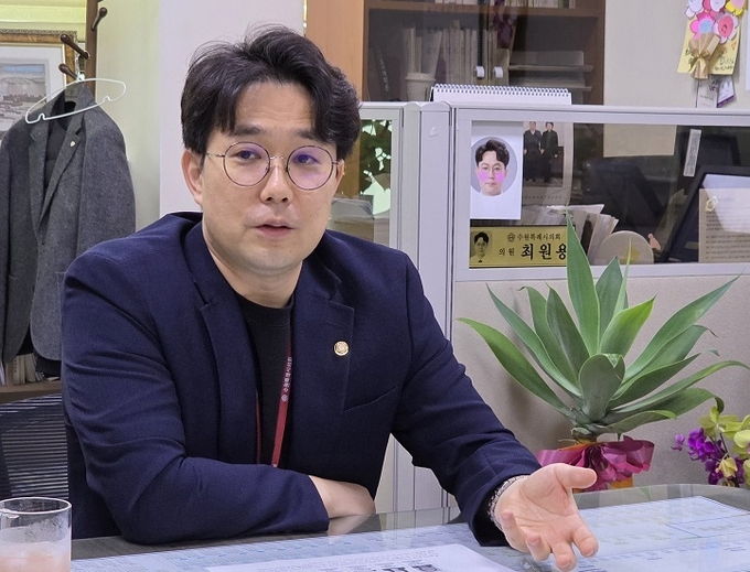 수원특례시의회 최원용 의회운영위원장(국민의힘 / 영통2·3·망포1·2) ⓒ뉴스라이트
