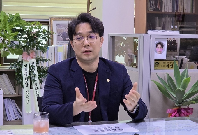 수원특례시의회 최원용 의회운영위원장(국민의힘 / 영통2·3·망포1·2) ⓒ뉴스라이트