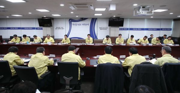 화성시가 정부의 코로나 바이러스 위기 경보 단계가 ‘주의’에서 ‘경계’로 격상됨에 따라 28일 긴급 대책회의를 열고 오전 11시부터 재난안전대책본부를 설치․운영한다.