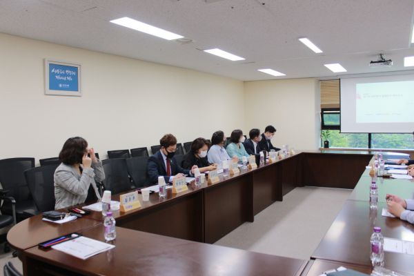 ‘경기도 프리랜서 조례’ 따라 진행된 실태조사 결과 발표 및 논의를 위한 회의 모습 ⓒ뉴스라이트