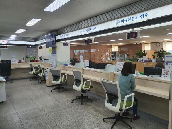 여권발급 무작정 줄서기는 그만, 미리 알고 현장으로.