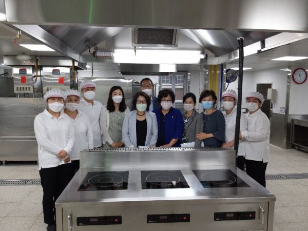발로 뛰는 경기도의회 최경자 의원 의정부 지역 급식실 현대화 위한 학교 현장 방문