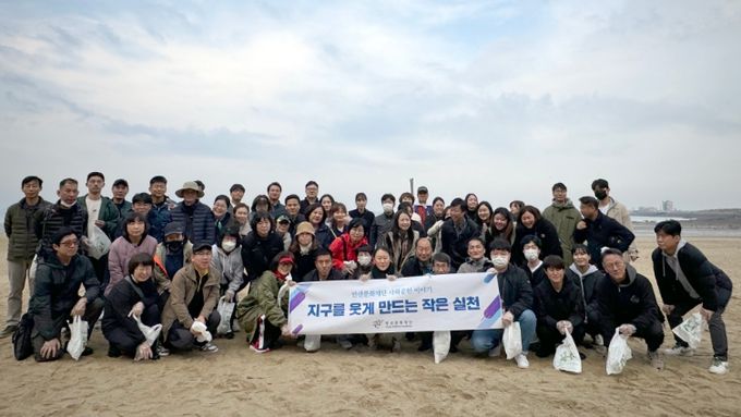 지구를 웃게 만드는 작은 실천 ‘환경정화 플로깅’