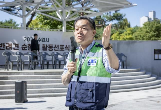 이재준 수원시장이 인사말을 하고 있다.
