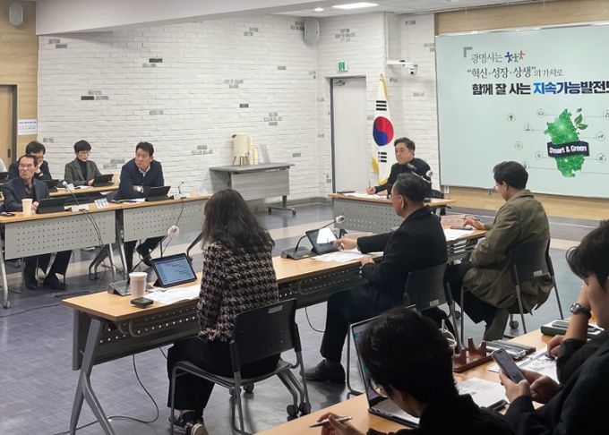 15일 오후 시청 중회의실에서 ‘디지털 트윈 기반 자가통신망 안전관리 체계 구축 사업’ 최종보고회가 진행되고 있다.