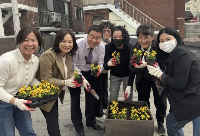 수원시 장안구 연무동, 주민들과 함께 마을화단 조성