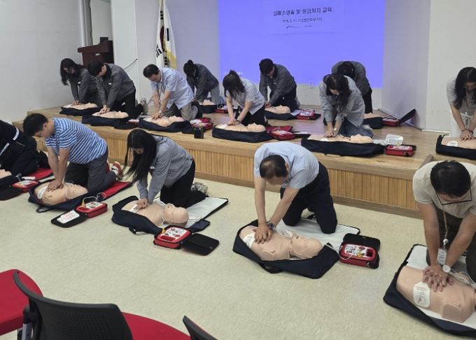 심폐소생술 교육 진행 모습