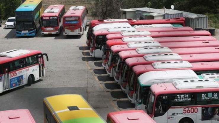 경기도, 중동발 물가비상 속 버스 요소수·타이어 수급 긴급점검