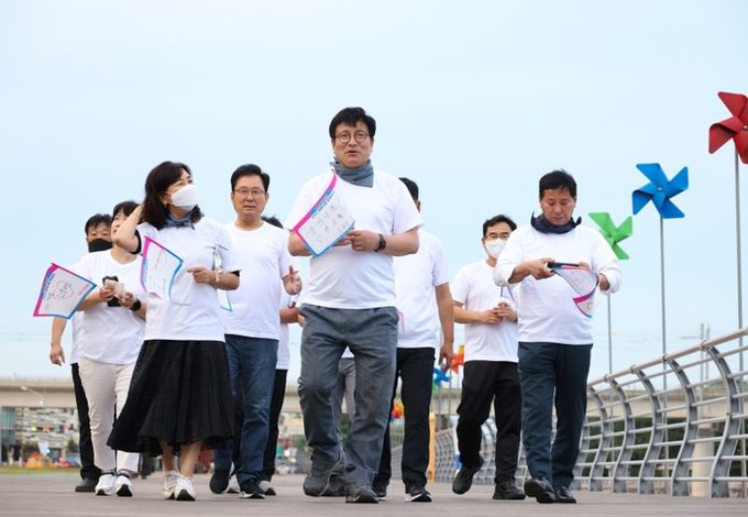 인천광역시교육청, 생명사랑 밤길걷기 캠페인 참여