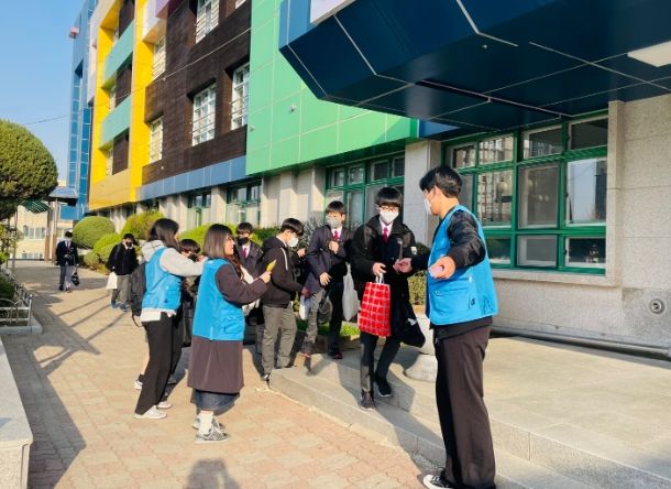 의왕시청소년수련관 꿈누리카페,‘등굣길 홍보’진행
