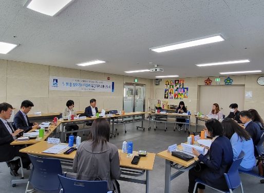 수원시가 ‘찾아가는 다문화 유관기관 소통 간담회’를 열고 있다.