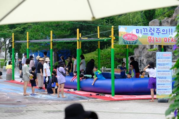 용인특례시가 농업기술센터 농촌테마파크 물놀이장을 22일 개장한다. 사진은 지난해 운영했던 모습