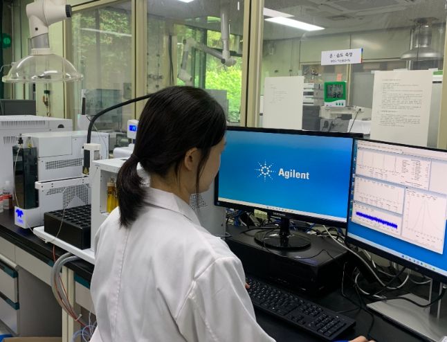 부천시가 먹는물 수질검사를 실시하는 모습