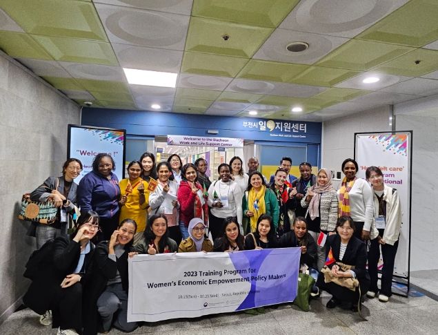 부천시를 방문한 연수 참여자들 기념촬영