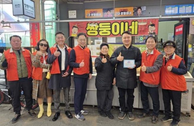 평택시 통복동 지역사회보장협의체, ‘선한이웃, 착한가게’ 선정 및 현판 전달