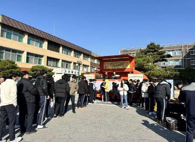 안성시청소년상담복지센터, 2025년 우수 또래상담 운영학교 간식차 지원