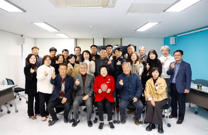 김경희 이천시장, 지역 교육 발전 공로로 이천시민장학회 감사패 수상