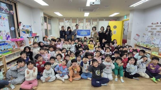삼육라이튼어린이집, 평택행복나눔본부에 이웃돕기 성금 전달