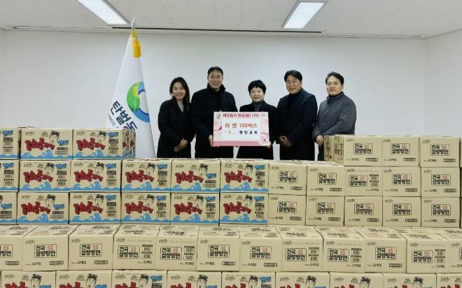 광주 광민교회, 25년째 이어온 이웃사랑…탄벌동에 라면 150박스 기탁