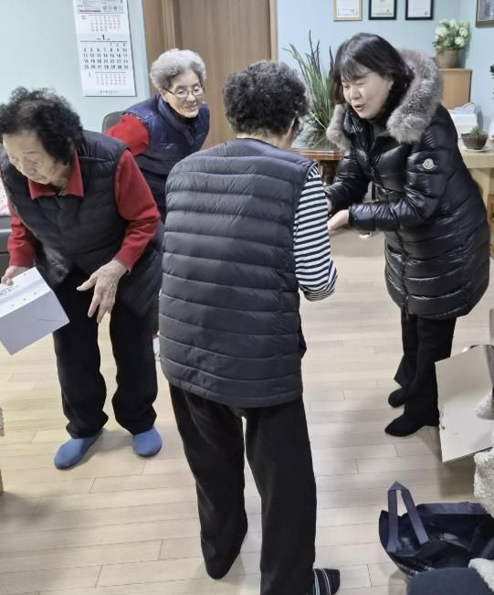 수원시 영통구 광교1동, 관내 경로당 21곳 한파쉼터 점검 및 방한용품 지원