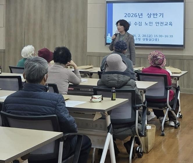 수원시 영통구, 재활용품 수집 어르신 대상 '한파 대비 안전 교육' 실시
