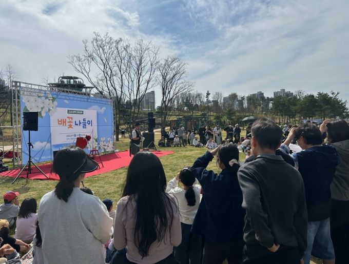 평택시, 함박산중앙공원 배꽃 나들이 성황리 개최